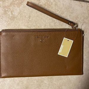 Michael Kors Jet set charm lg zip clutch wristlet leather